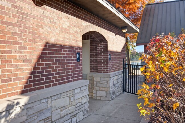 Building Photo - Spacious 3BR Townhome Across From Neighbor...