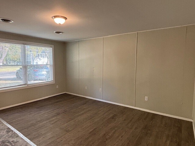 Building Photo - 2605 Roland Dr