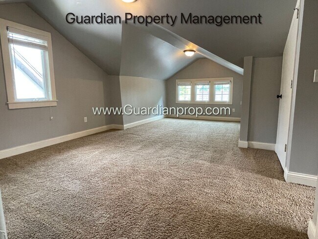 Building Photo - South Minneapolis Single Family Home, Fenc...