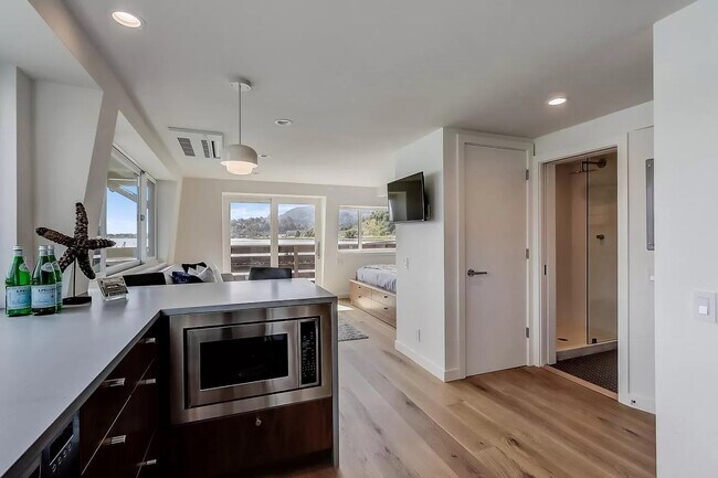 Building Photo - 240 Redwood Highway Frontage Rd