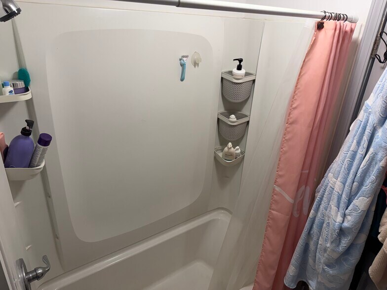 Building Photo - 719 Park Ave