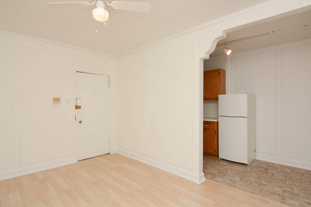 Building Photo - 4060 N Kenmore Ave