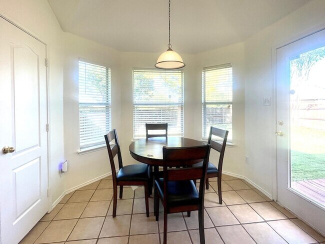 Building Photo - 8416 Sonnet Dr