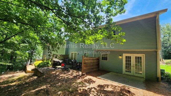 Building Photo - 2320 Highpoint Rd