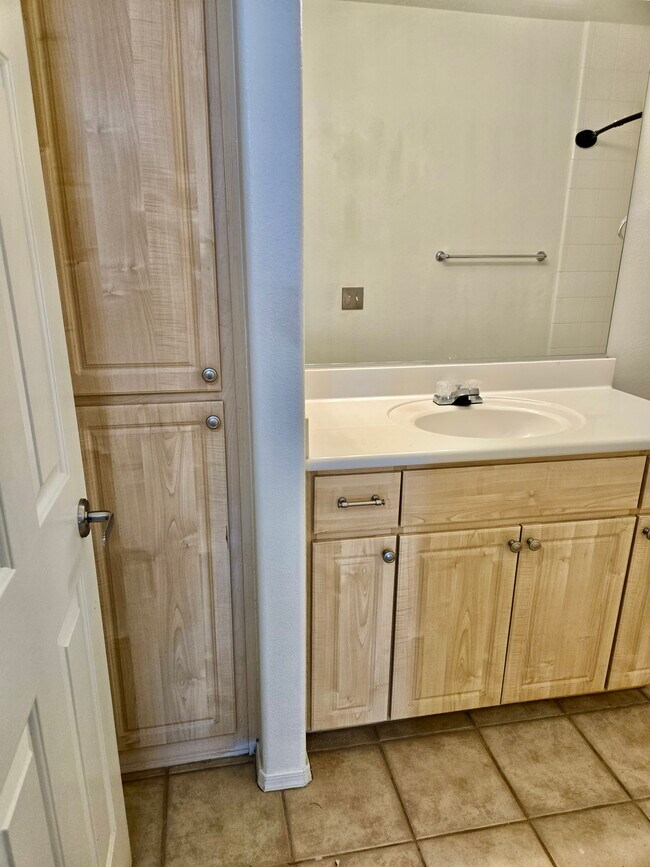 Guest Bath/ Bedroom 2 - 7575 E Indian Bend Rd