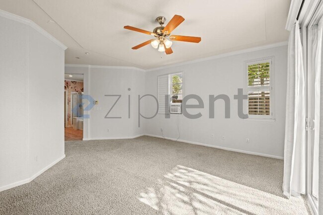 Building Photo - Unit