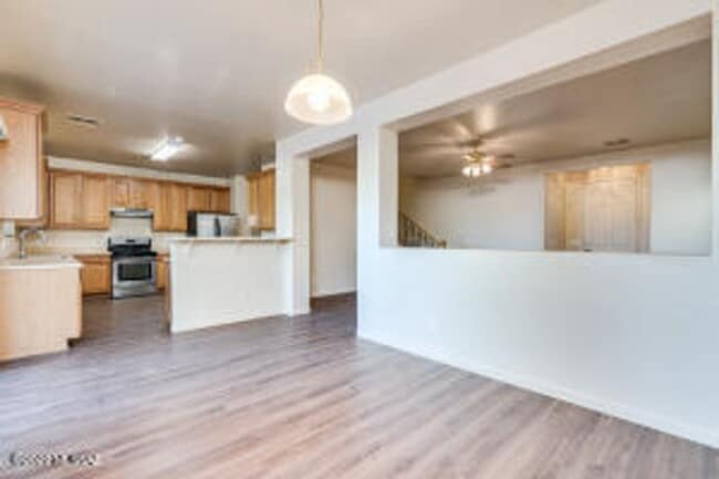 Building Photo - Well maintained 2-story, 4 bedroom and 2.5...