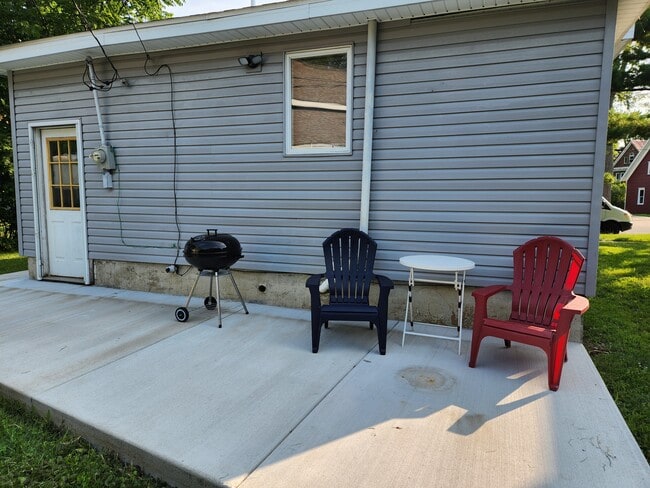 Building Photo - 307 W Scott St