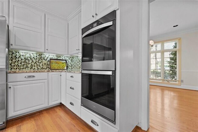 Building Photo - 11 Paces W Dr NW