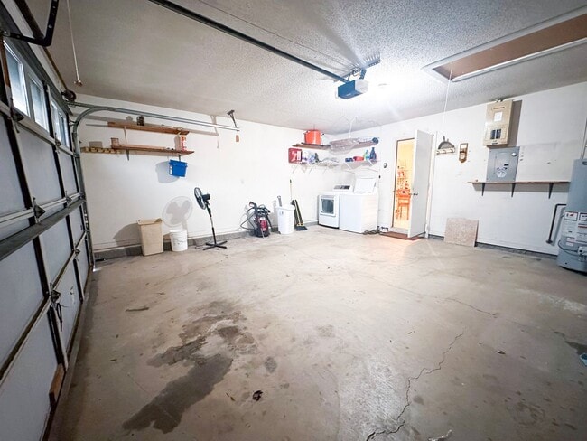 Building Photo - No HOA 3 bedroom home with whole house generator!