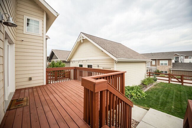 Building Photo - Charming 3-Bedroom Home in the Desirable Bucking Horse Neighborhood!