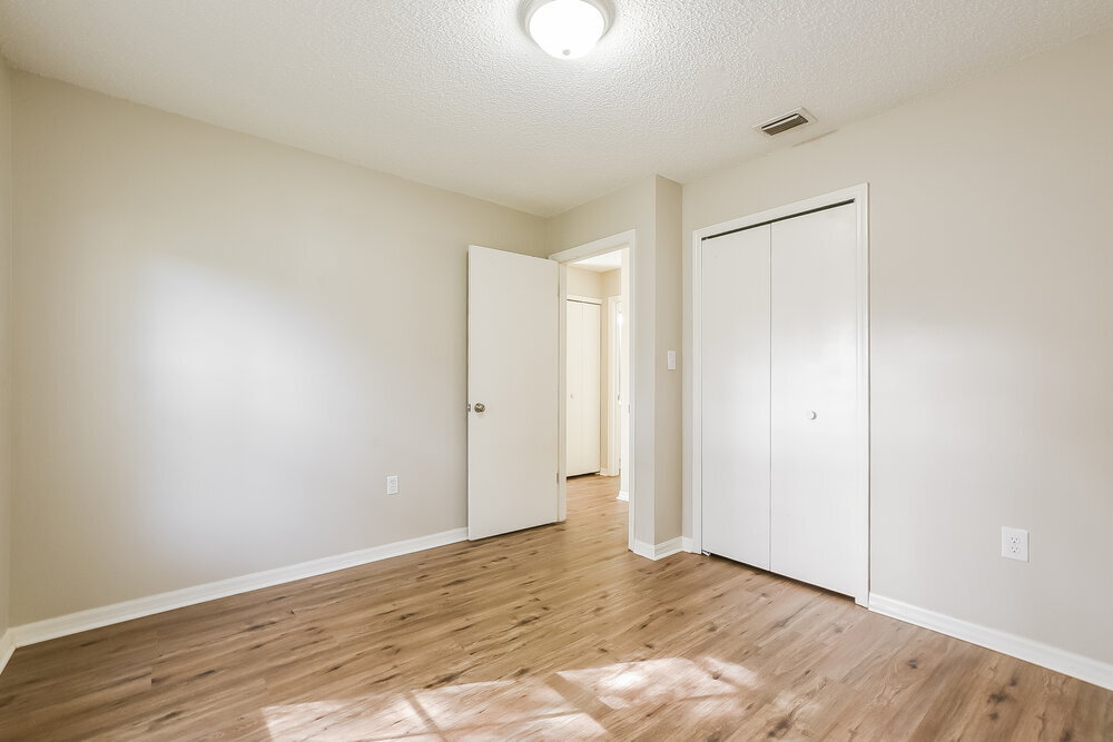 Building Photo - 3544 Lake Eleanor Dr