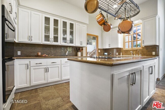 Building Photo - 19 Ranchero Rd