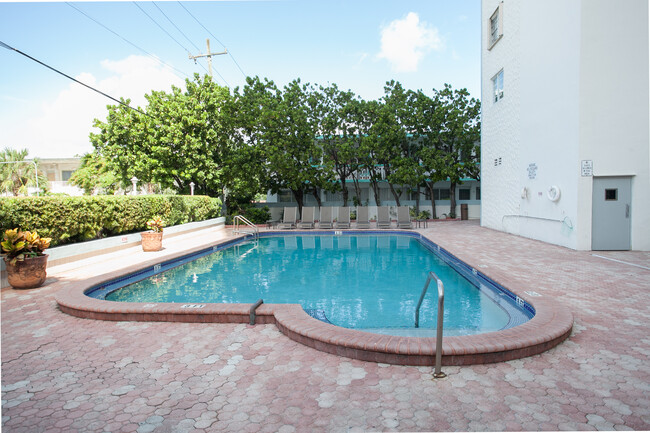 Building Photo - 6450 Collins Ave