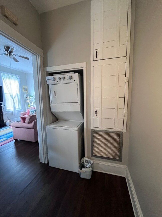 Building Photo - 5 N Harvie St