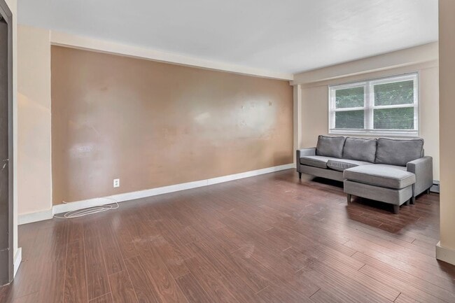 Building Photo - 25 Cartright St