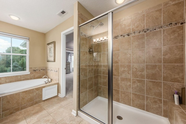 Building Photo - 7916 Avaleen Cir
