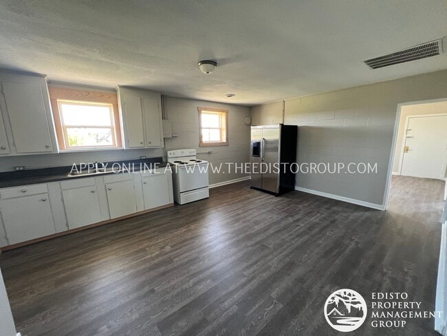 Building Photo - Charming Country Home in Bowman, SC