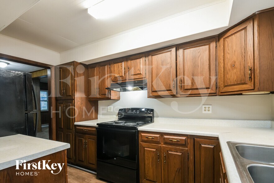 Building Photo - 7702 E 46th St