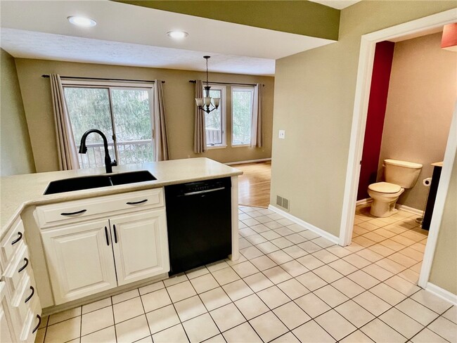 Building Photo - 48 Colonial Cir
