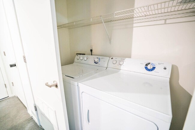 Building Photo - 913 N 3rd St