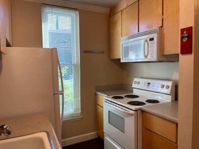 Building Photo - Wonderful 2 story 2 bedroom, 1.5 bath town...
