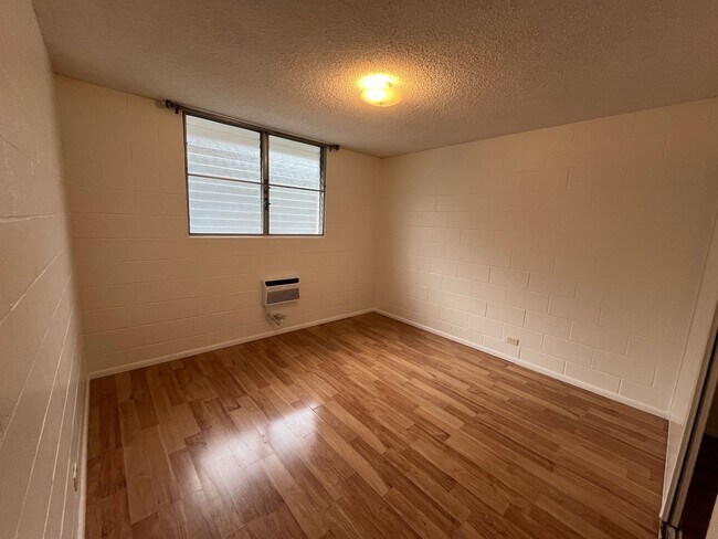 Building Photo - Salt Lake (Honolulu) Ilima West - 2 bedrooms, 1 bathroom with AC, 1 assigned parking