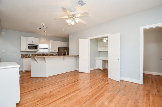Building Photo - 9711 Marlive Ln