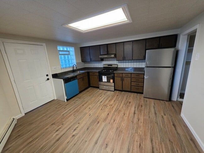 Building Photo - 427 Oak Alley