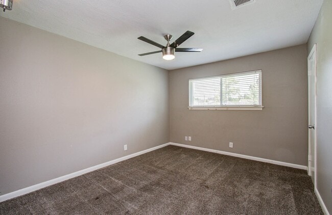 Building Photo - 9410 Highmeadow Dr