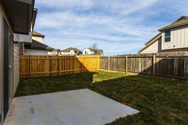 Building Photo - 3240 E Whitestone Blvd