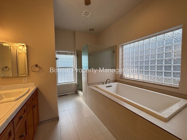 Building Photo - Golf Course Living with Mountain Views & Detached Casita
