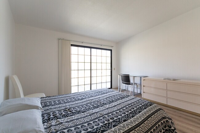 Building Photo - 505 S Farrell Dr