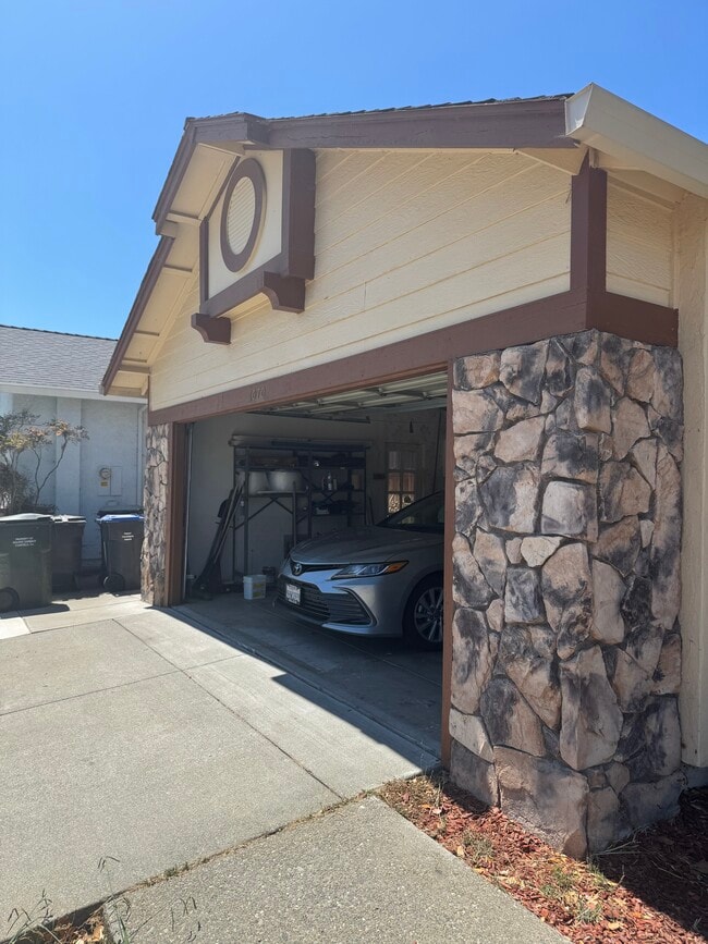 Building Photo - 1070 Camellia Ln