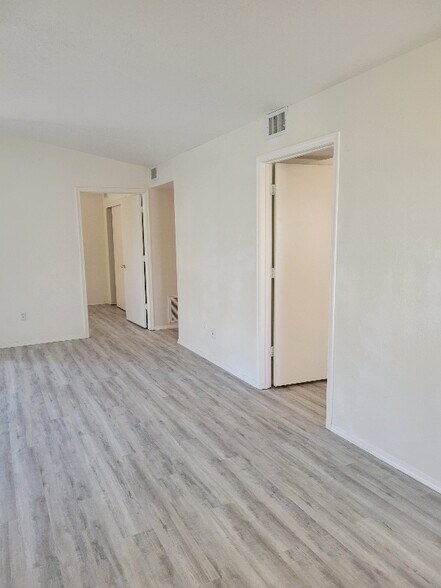 Building Photo - 309 Cuadro St SE