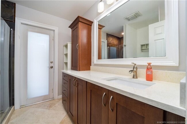 Building Photo - 7 Oakwood Dr