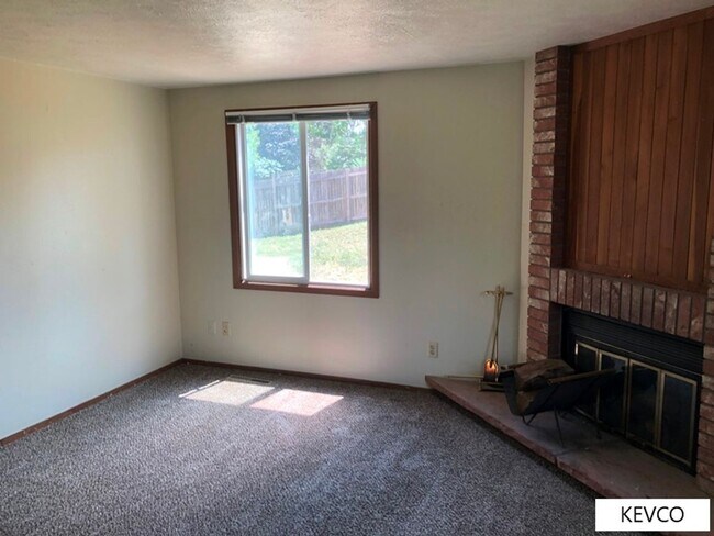 Building Photo - Charming Home in Beautiful Neighborhood by Park!