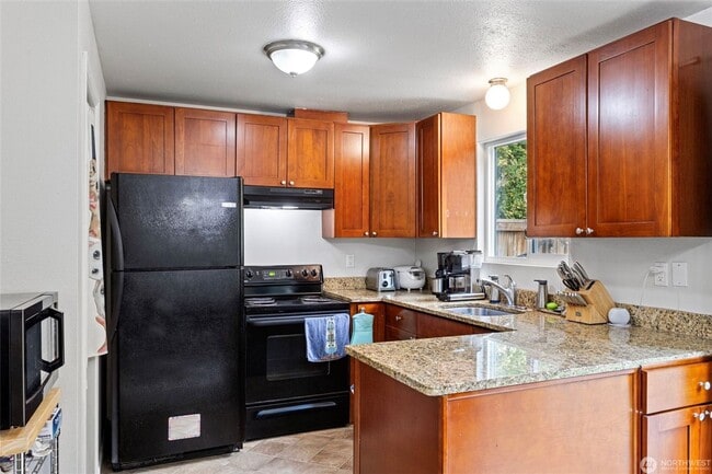 Building Photo - Lake Forest Park Duplex 2 bed/1.5 Bath