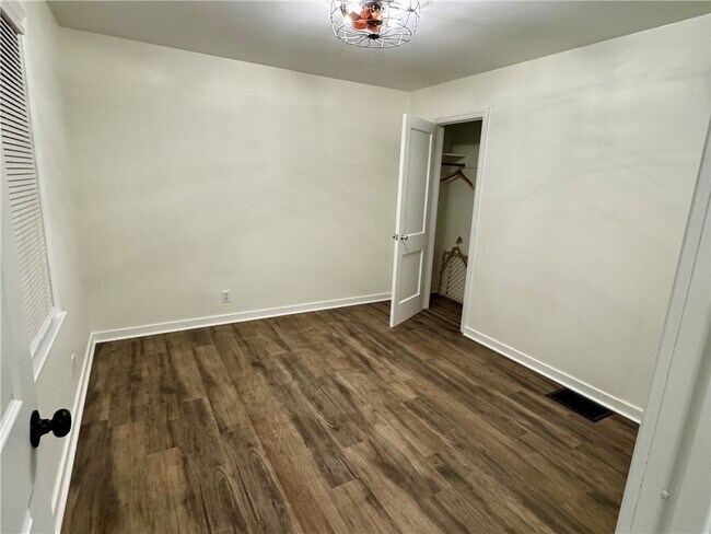 Building Photo - 153 Holmes Rd