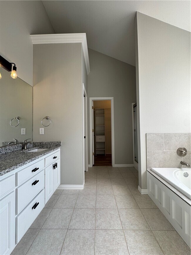 Building Photo - 314 Center Dr