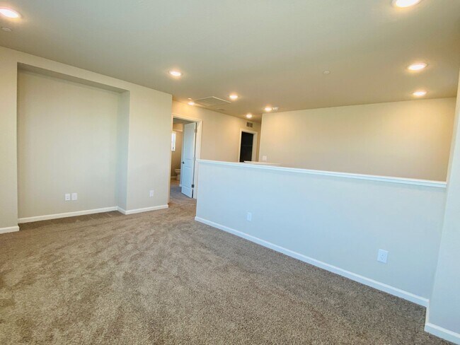 Building Photo - COMING SOON! $2,750 Ashlan & Highland, 4 B...
