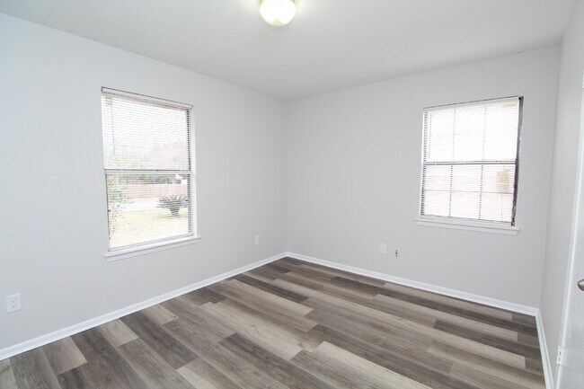 Building Photo - Charming 3-Bedroom Brick Home on Half an A...