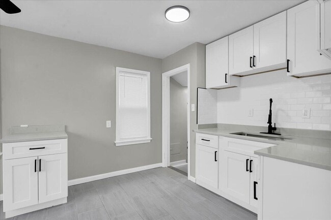 Building Photo - 11235 Portlance Ave