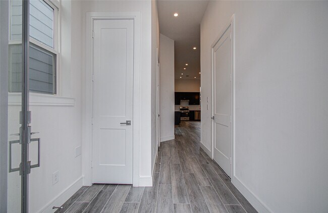 Building Photo - 8930 Spring Knoll Forest Dr