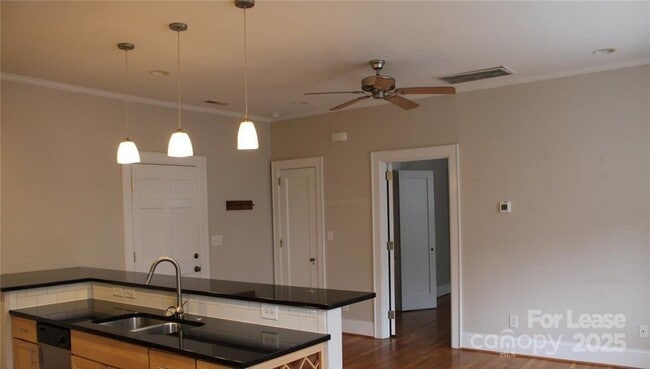 Building Photo - 178 Union St S