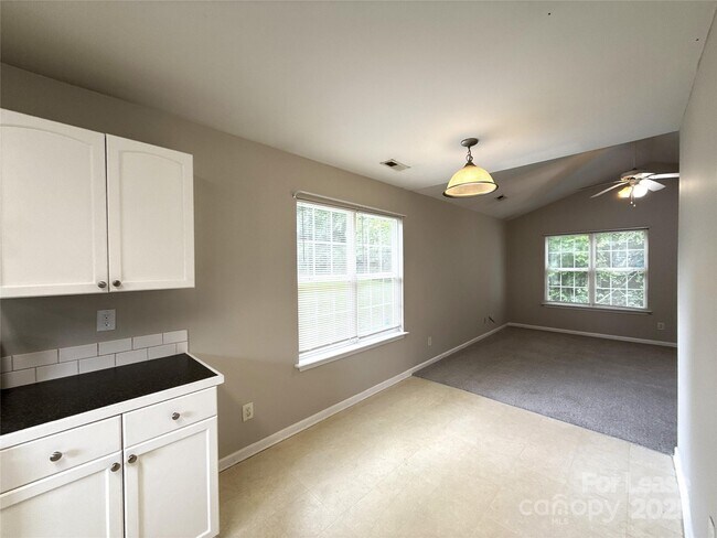Building Photo - 5522 Stone Bluff Ct