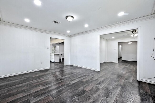 Building Photo - 5319 S Braeswood Blvd