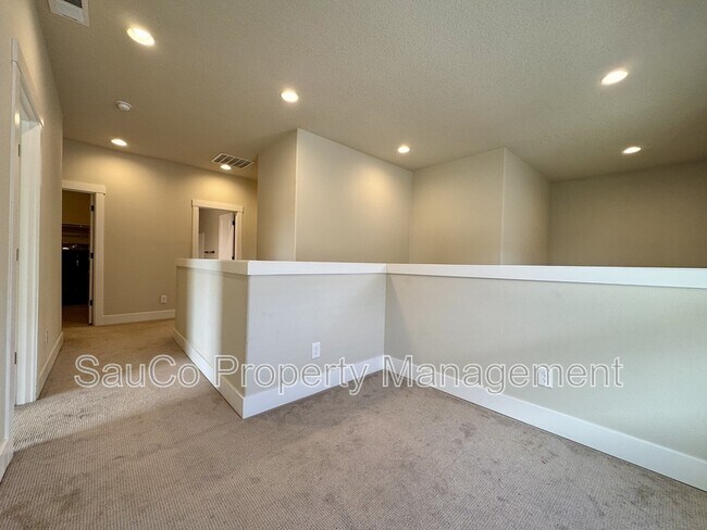 Building Photo - 16858 SW Larkspring Ln
