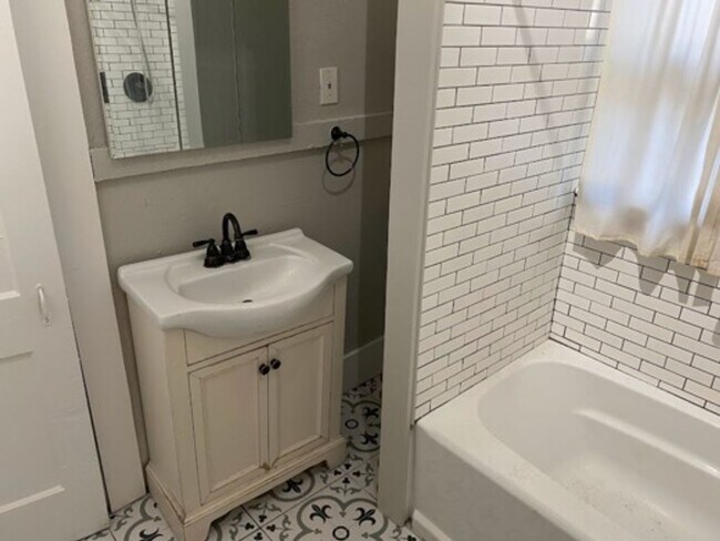 Building Photo - Charming Home - A Must See!