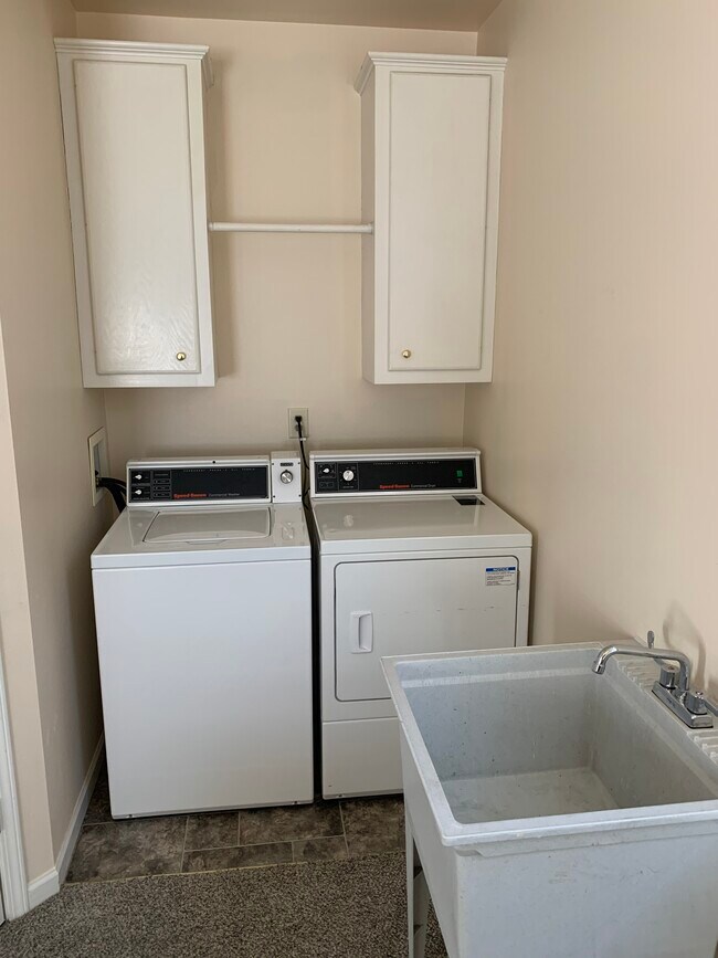 1st Floor Foyer/Laundry Room - 3670 S 60th St